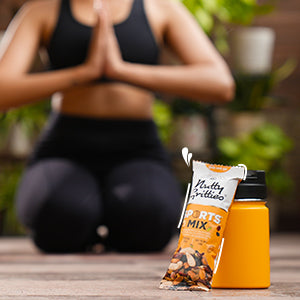Grab And Go Mix Combo Sports Mix, Roasted Salted Almonds & Cashews, Thai Chilli Blend, Pepper Cashews, Barbeque Almonds (Pack of 6x40g each ) - 240g